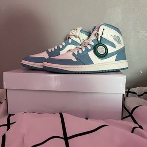 Air Jordan 1 Mid UNC (2022) Size 5.5 Women’s